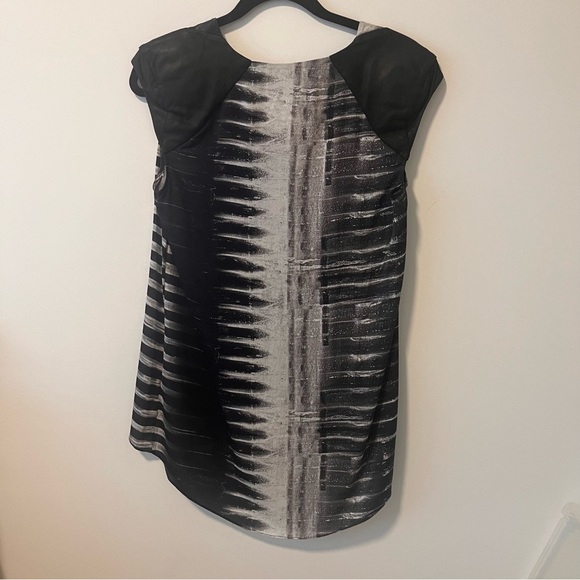 Beautiful Helmut Lang Sleeveless Top - Picture 5 of 5